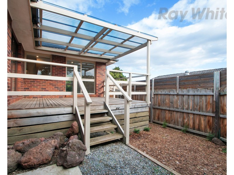 33 Churchill Drive, Mooroolbark VIC 3138