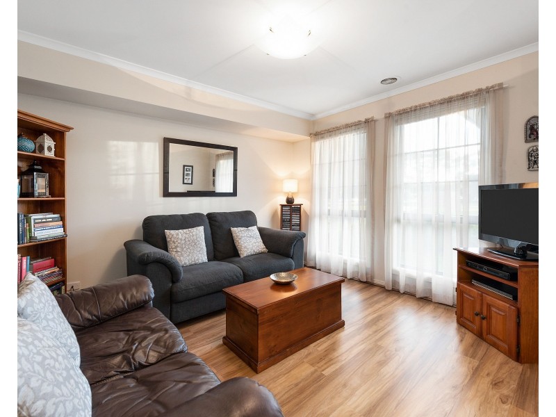 1/2 Springfield Avenue, Croydon VIC 3136