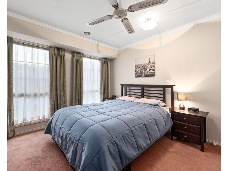 1/2 Springfield Avenue, Croydon VIC 3136