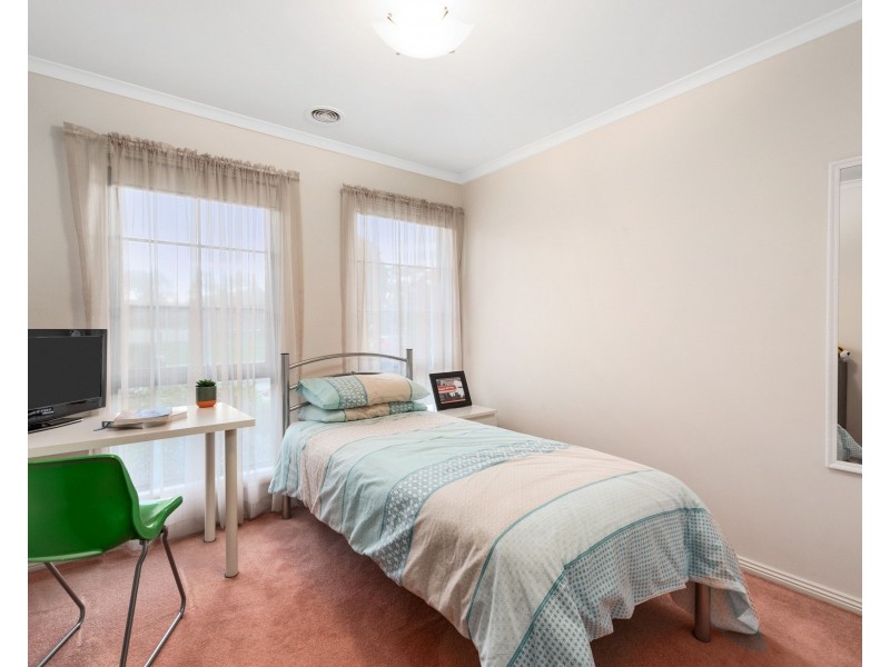 1/2 Springfield Avenue, Croydon VIC 3136