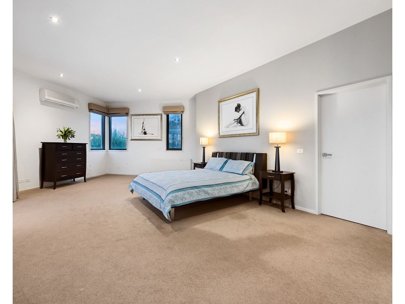 9 Pinehurst Place, Chirnside Park VIC 3116