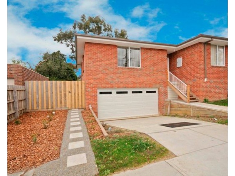 12 ROYAL Road, Croydon South VIC 3136