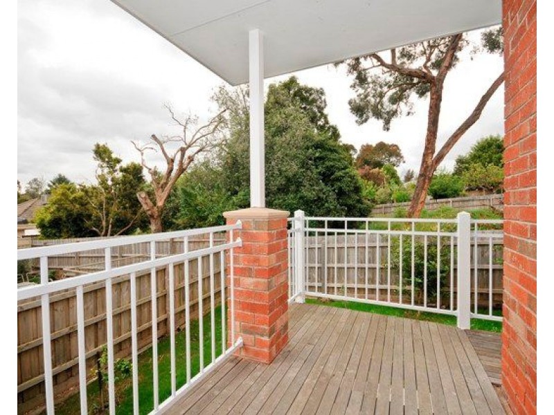 12 ROYAL Road, Croydon South VIC 3136