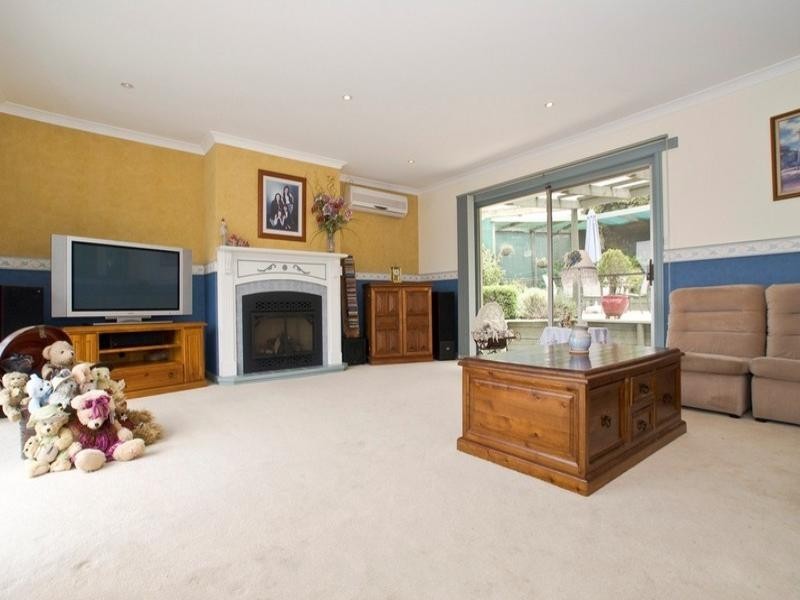 15 CAROLANNE Court, Mooroolbark VIC 3138