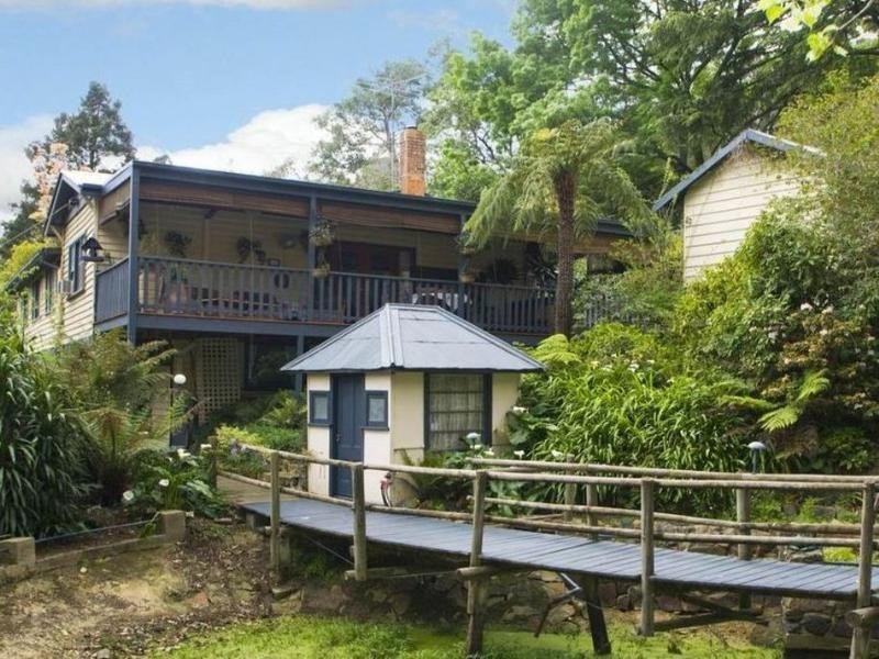 42 BROWNS Road, Montrose VIC 3765