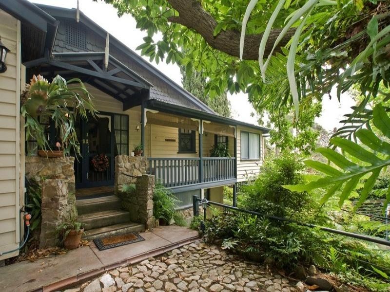 42 BROWNS Road, Montrose VIC 3765