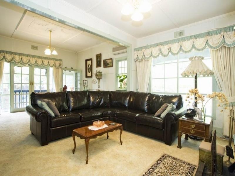 42 BROWNS Road, Montrose VIC 3765