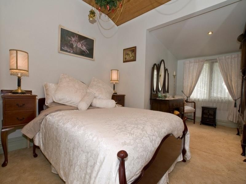 42 BROWNS Road, Montrose VIC 3765