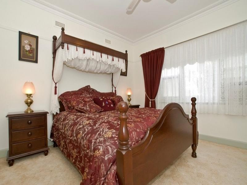 42 BROWNS Road, Montrose VIC 3765