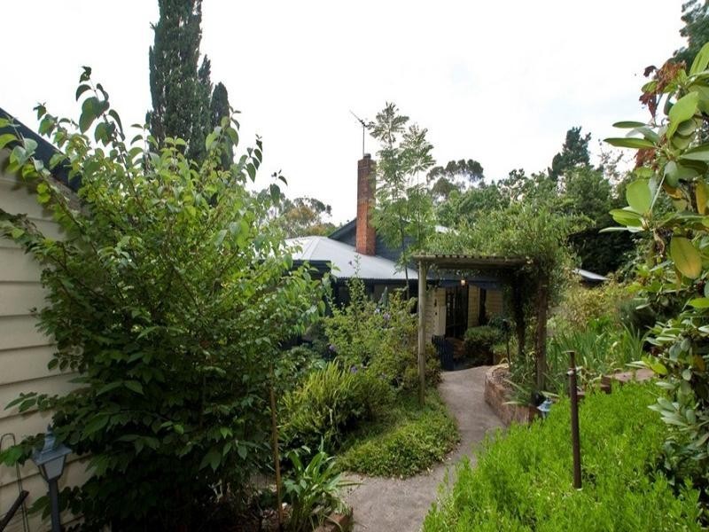 42 BROWNS Road, Montrose VIC 3765