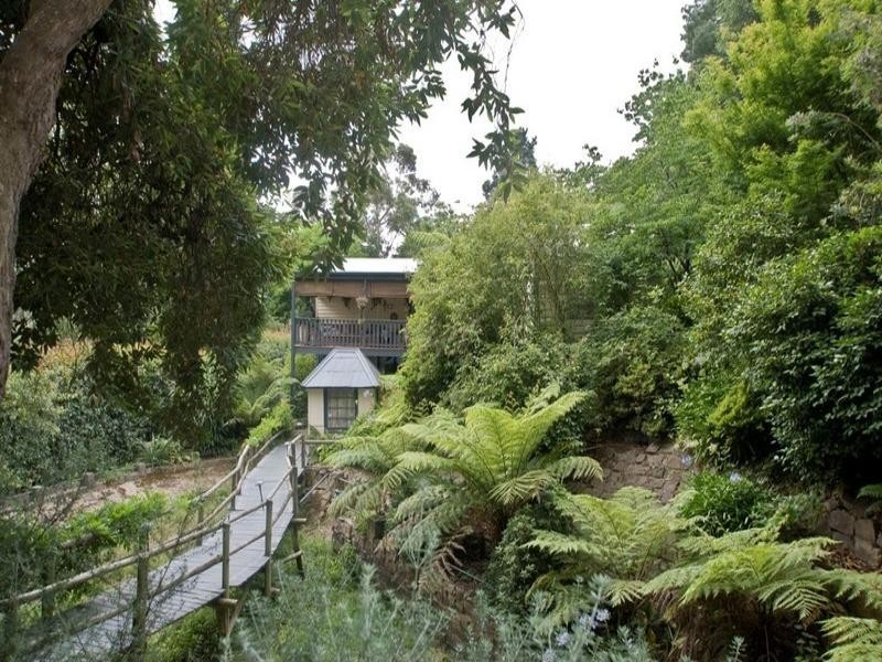 42 BROWNS Road, Montrose VIC 3765