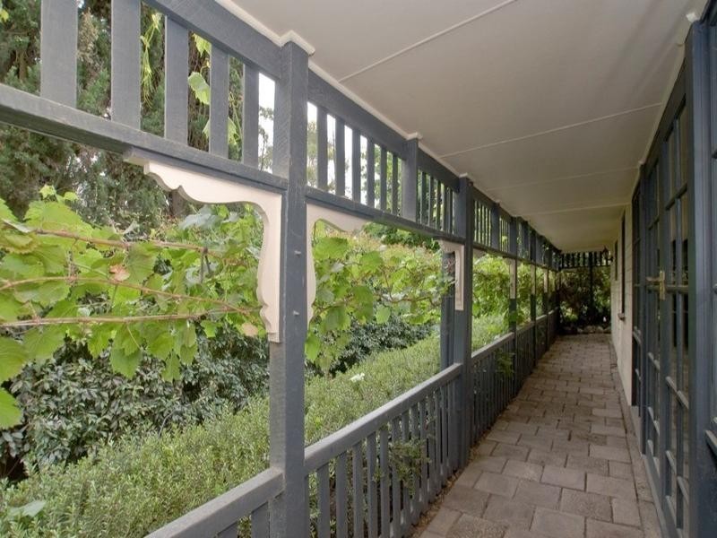 42 BROWNS Road, Montrose VIC 3765