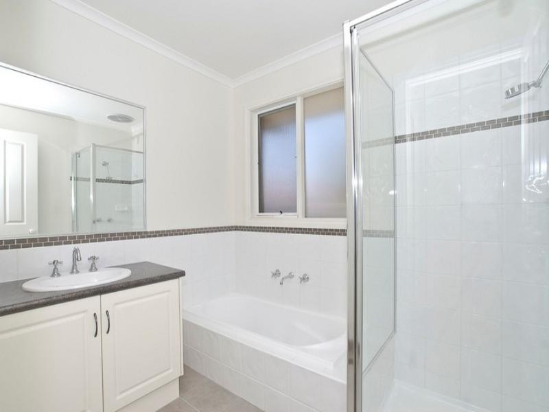 2 NICKSON Close, Bayswater North VIC 3153