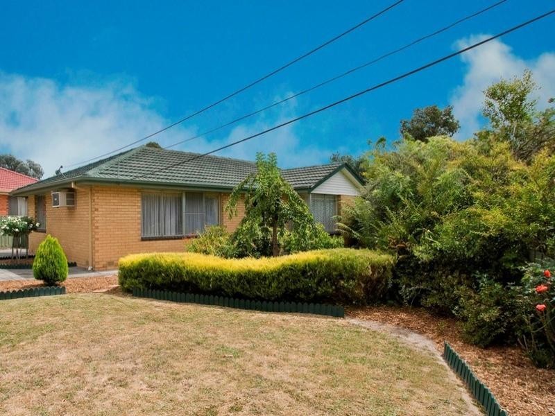 15 WINIFRED Road, Mooroolbark VIC 3138