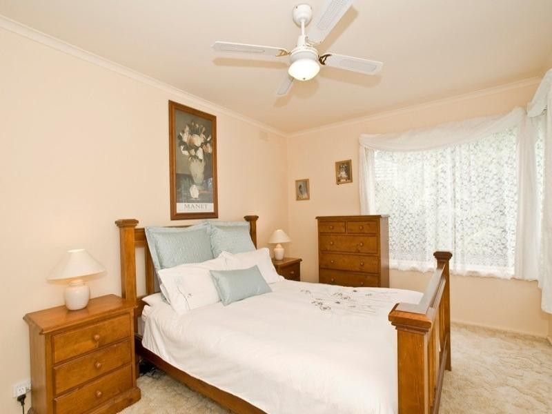 15 WINIFRED Road, Mooroolbark VIC 3138