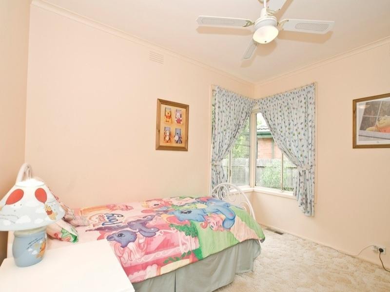 15 WINIFRED Road, Mooroolbark VIC 3138