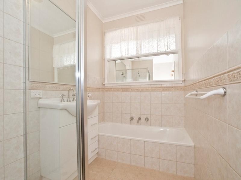 15 WINIFRED Road, Mooroolbark VIC 3138