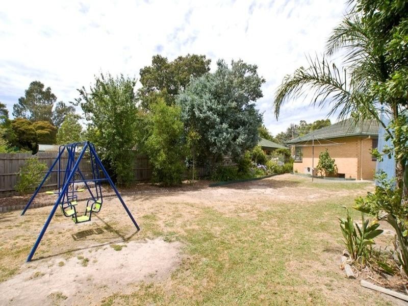 15 WINIFRED Road, Mooroolbark VIC 3138