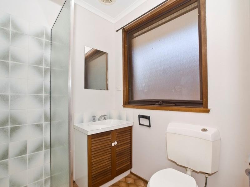 33 CHURCHILL Drive, Mooroolbark VIC 3138