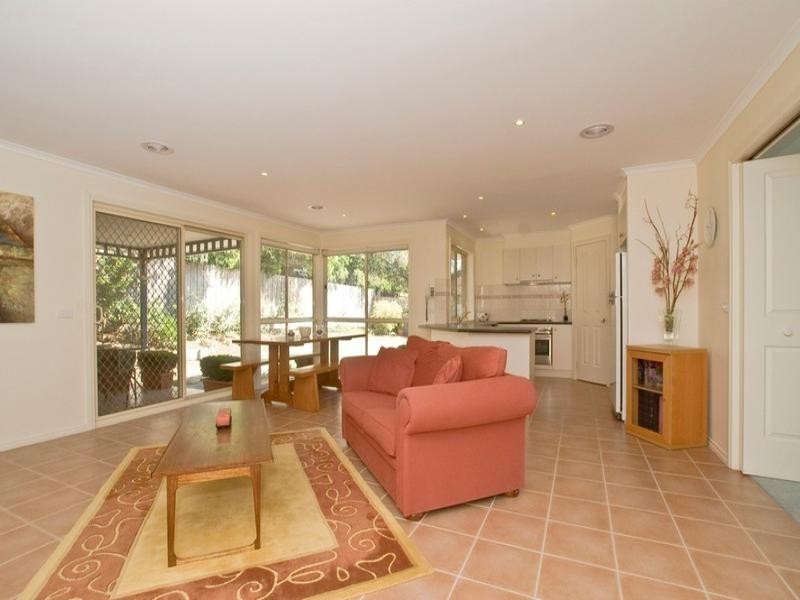 18 GOLDEN RIDGE Drive, Croydon Hills VIC 3136