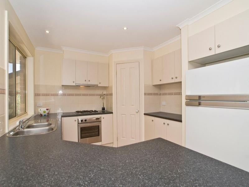 18 GOLDEN RIDGE Drive, Croydon Hills VIC 3136