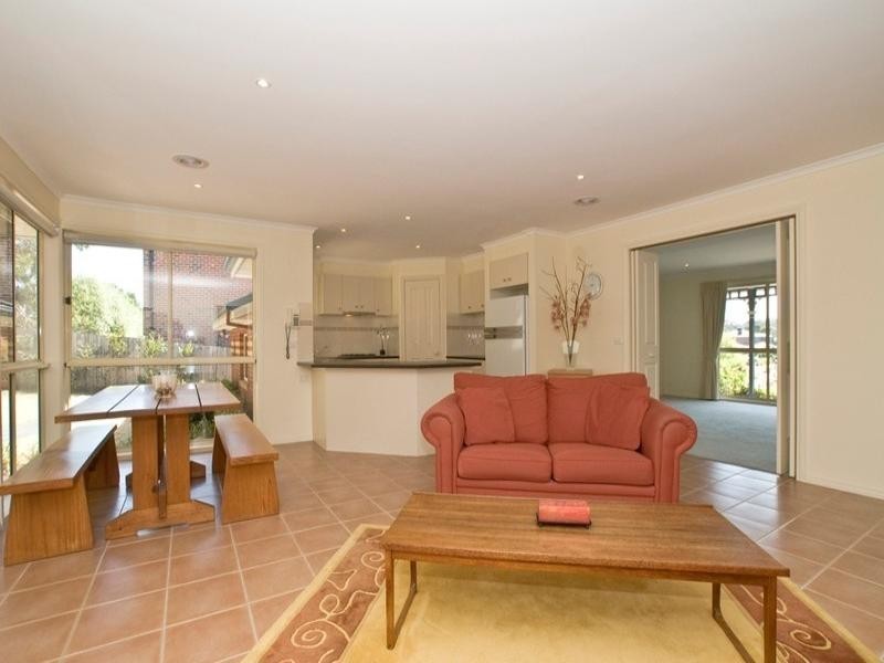 18 GOLDEN RIDGE Drive, Croydon Hills VIC 3136