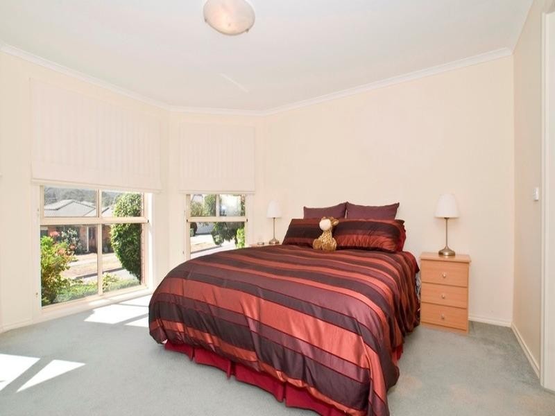 18 GOLDEN RIDGE Drive, Croydon Hills VIC 3136