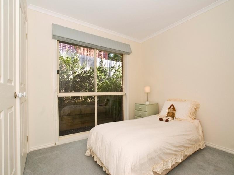 18 GOLDEN RIDGE Drive, Croydon Hills VIC 3136