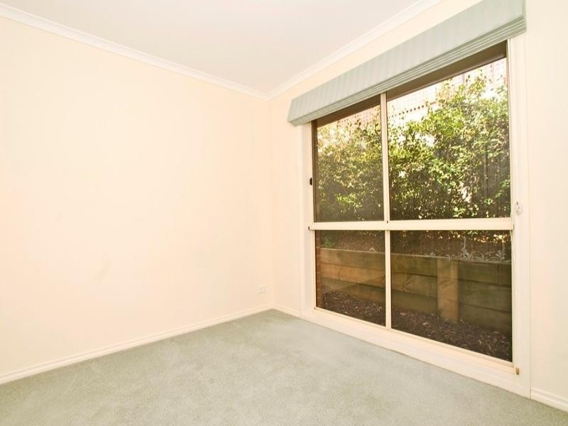 18 GOLDEN RIDGE Drive, Croydon Hills VIC 3136