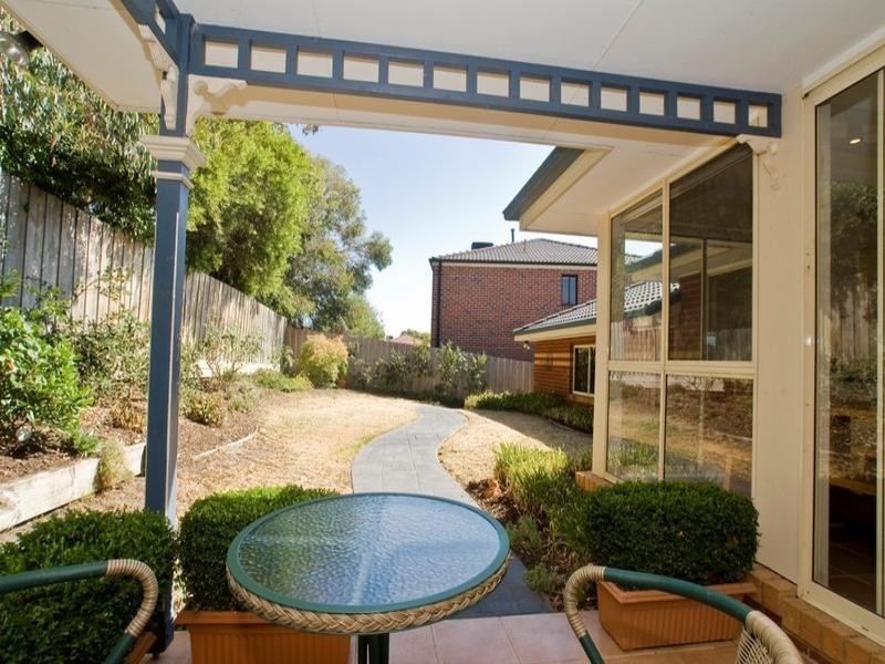 18 GOLDEN RIDGE Drive, Croydon Hills VIC 3136