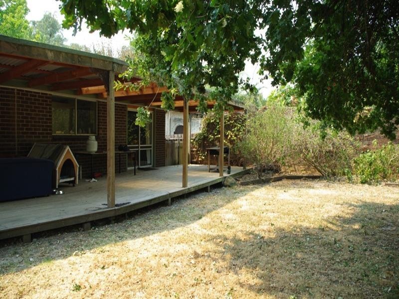 18 Lade Avenue, Kilsyth VIC 3137