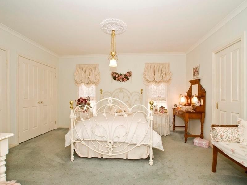 2 Morton Place, Chirnside Park VIC 3116