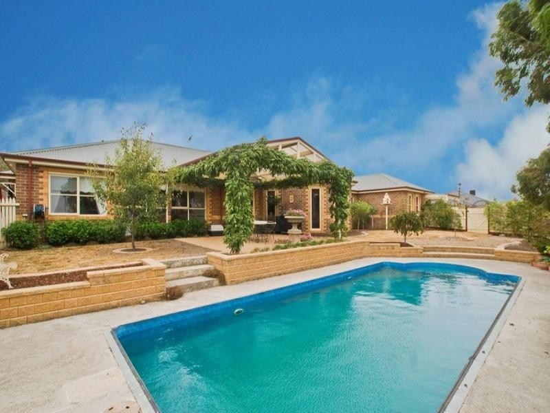 2 Morton Place, Chirnside Park VIC 3116