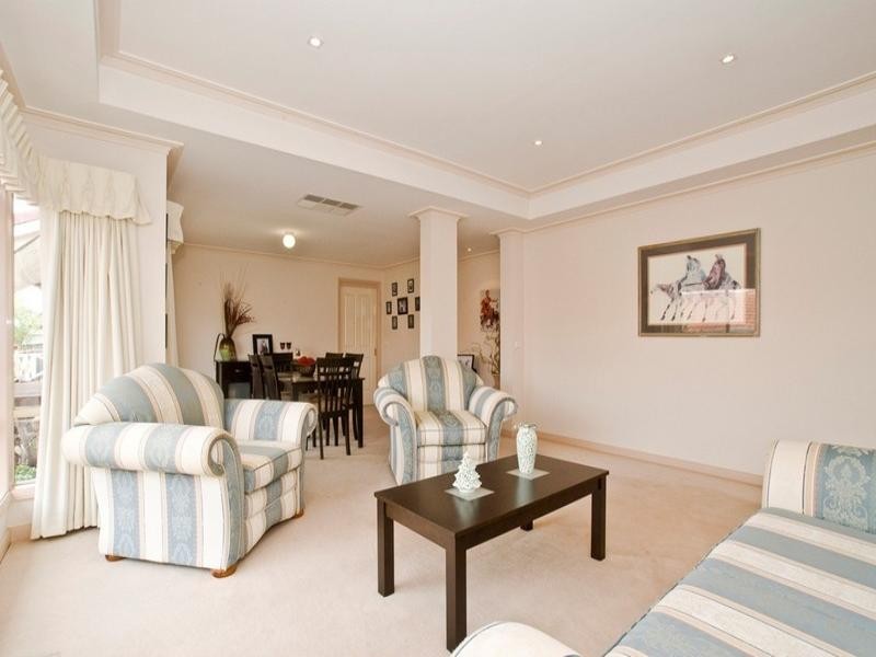 8 MAYFAIR Court, Chirnside Park VIC 3116