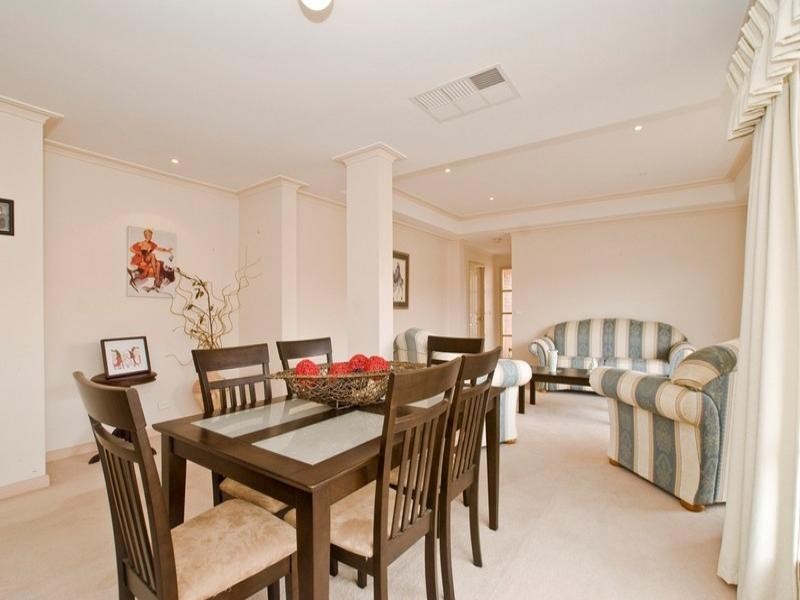 8 MAYFAIR Court, Chirnside Park VIC 3116