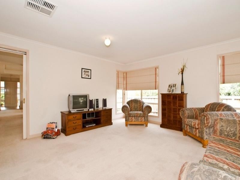 8 MAYFAIR Court, Chirnside Park VIC 3116