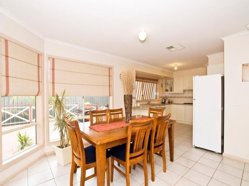 8 MAYFAIR Court, Chirnside Park VIC 3116