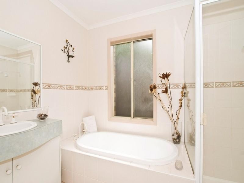 8 MAYFAIR Court, Chirnside Park VIC 3116