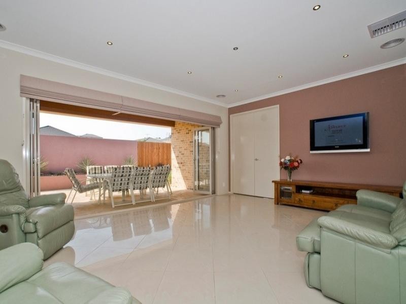 67 KINGSBURGH Lane, Lilydale VIC 3140