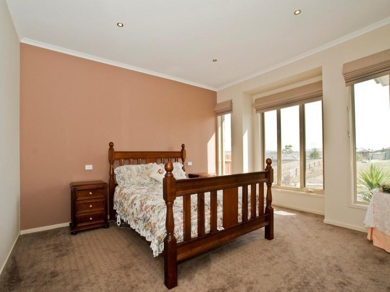 67 KINGSBURGH Lane, Lilydale VIC 3140