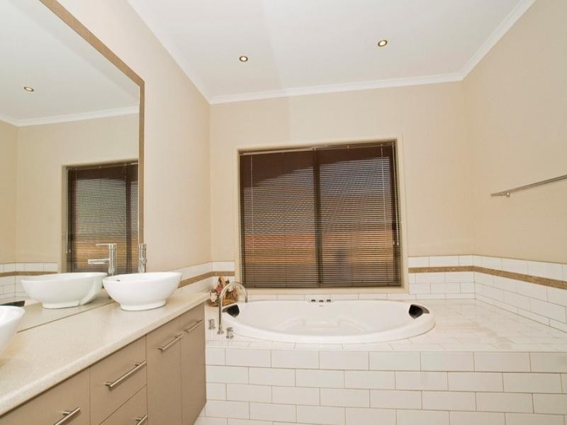 67 KINGSBURGH Lane, Lilydale VIC 3140