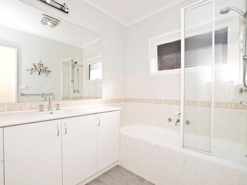 15 SPRINGSONG PASS, Chirnside Park VIC 3116