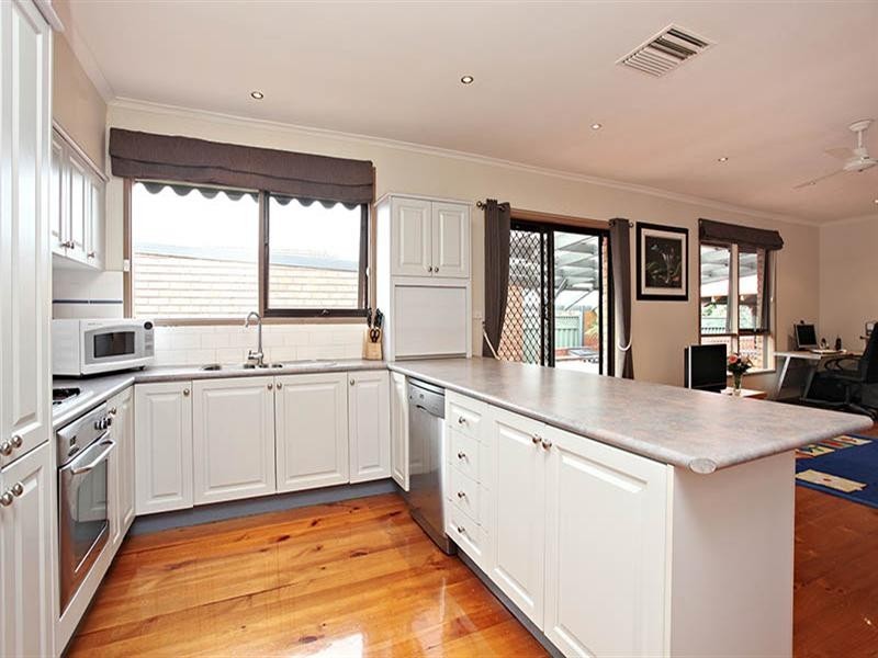 3 MARLOO Court, Croydon Hills VIC 3136