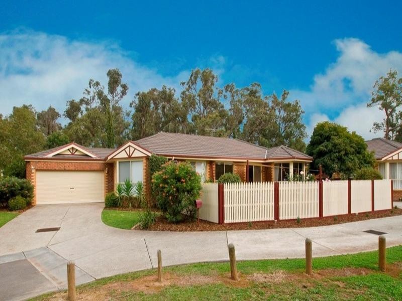 7 CLYDE Court, Croydon South VIC 3136