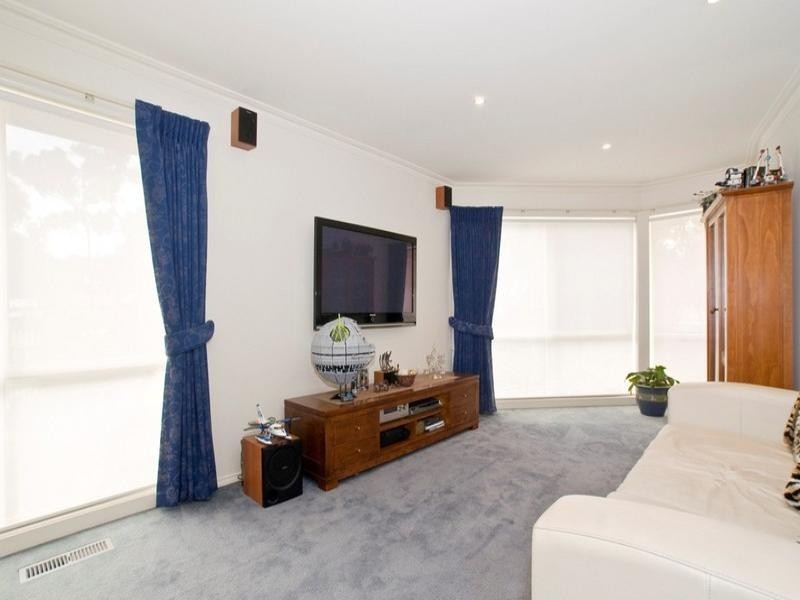 7 CLYDE Court, Croydon South VIC 3136