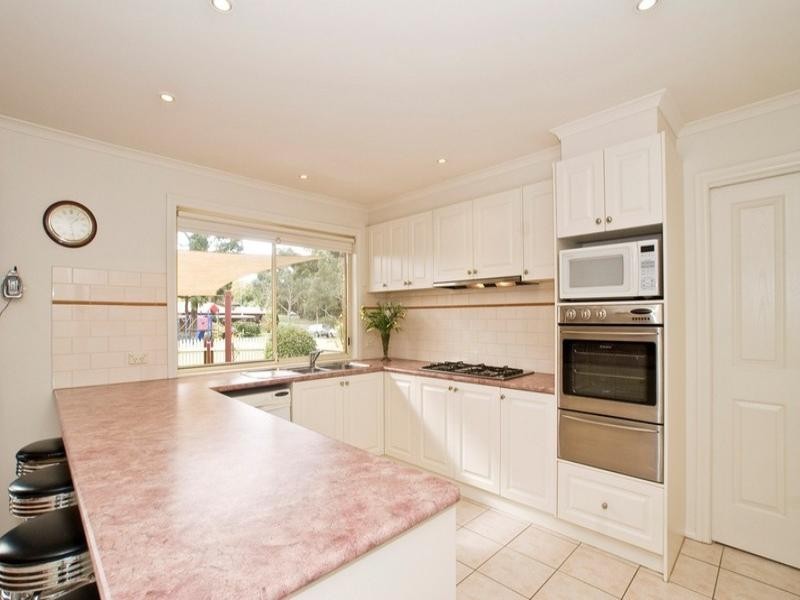 7 CLYDE Court, Croydon South VIC 3136