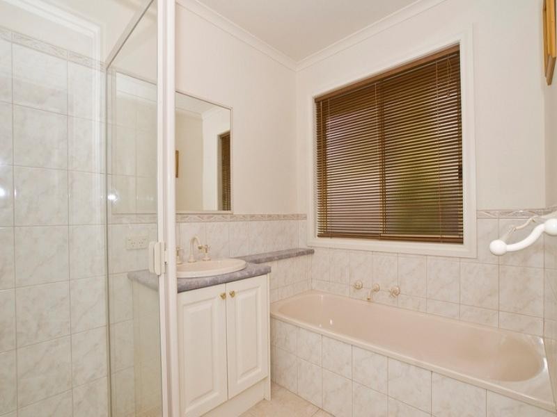 7 CLYDE Court, Croydon South VIC 3136