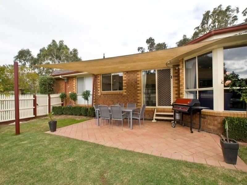 7 CLYDE Court, Croydon South VIC 3136
