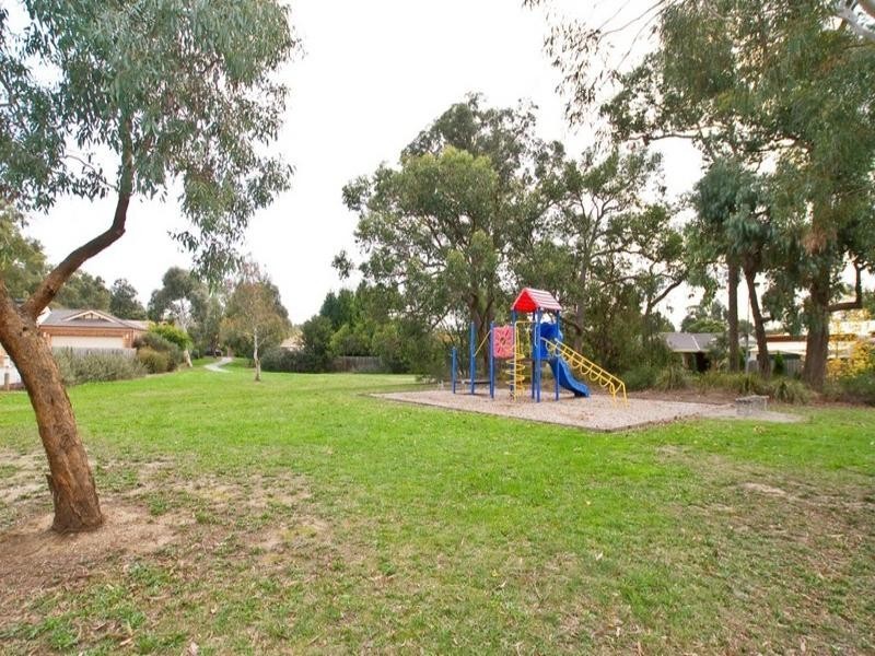 7 CLYDE Court, Croydon South VIC 3136