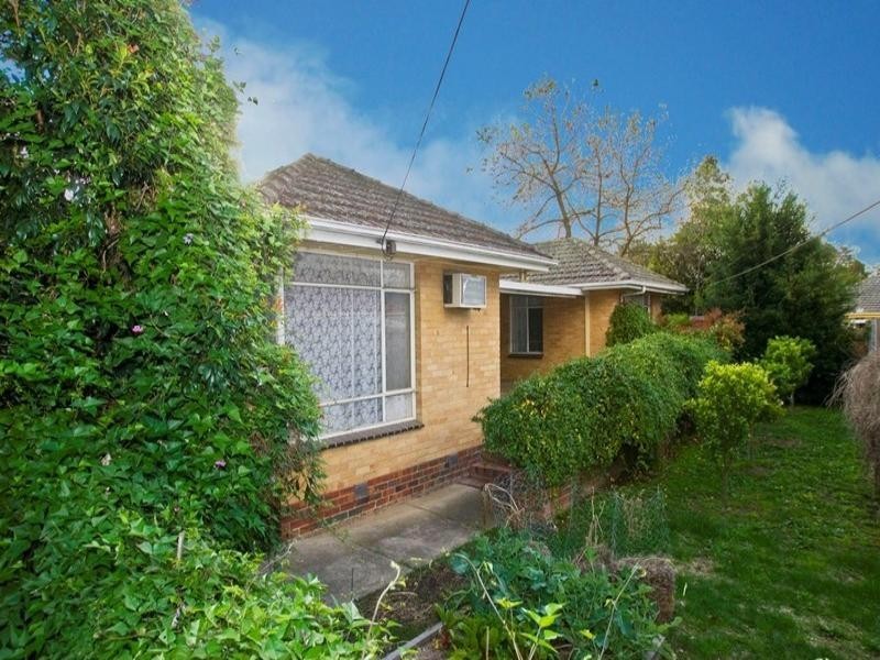 13 JULIE Road, Croydon VIC 3136
